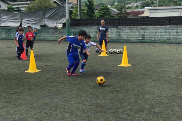70577027 2443437665735825 7870440352019120128 n 600x400 - 縁あって三和鎌田スポーツ少年団サッカー部の小学４年生のお友達に指導させていただきました。