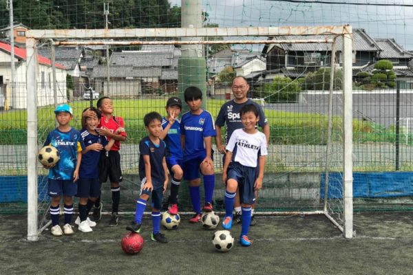 70859706 2443437639069161 6512202376823177216 n 600x400 - 縁あって三和鎌田スポーツ少年団サッカー部の小学４年生のお友達に指導させていただきました。